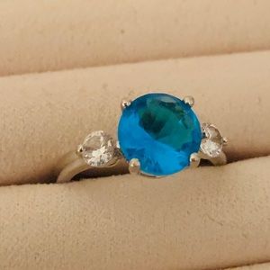 Blue Stone Solitaire with two side stones